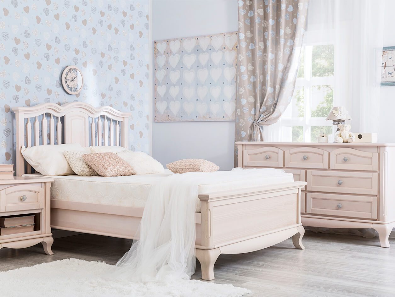 Pat Dormitor Cleopatra din Lemn Masiv cu Baluștri