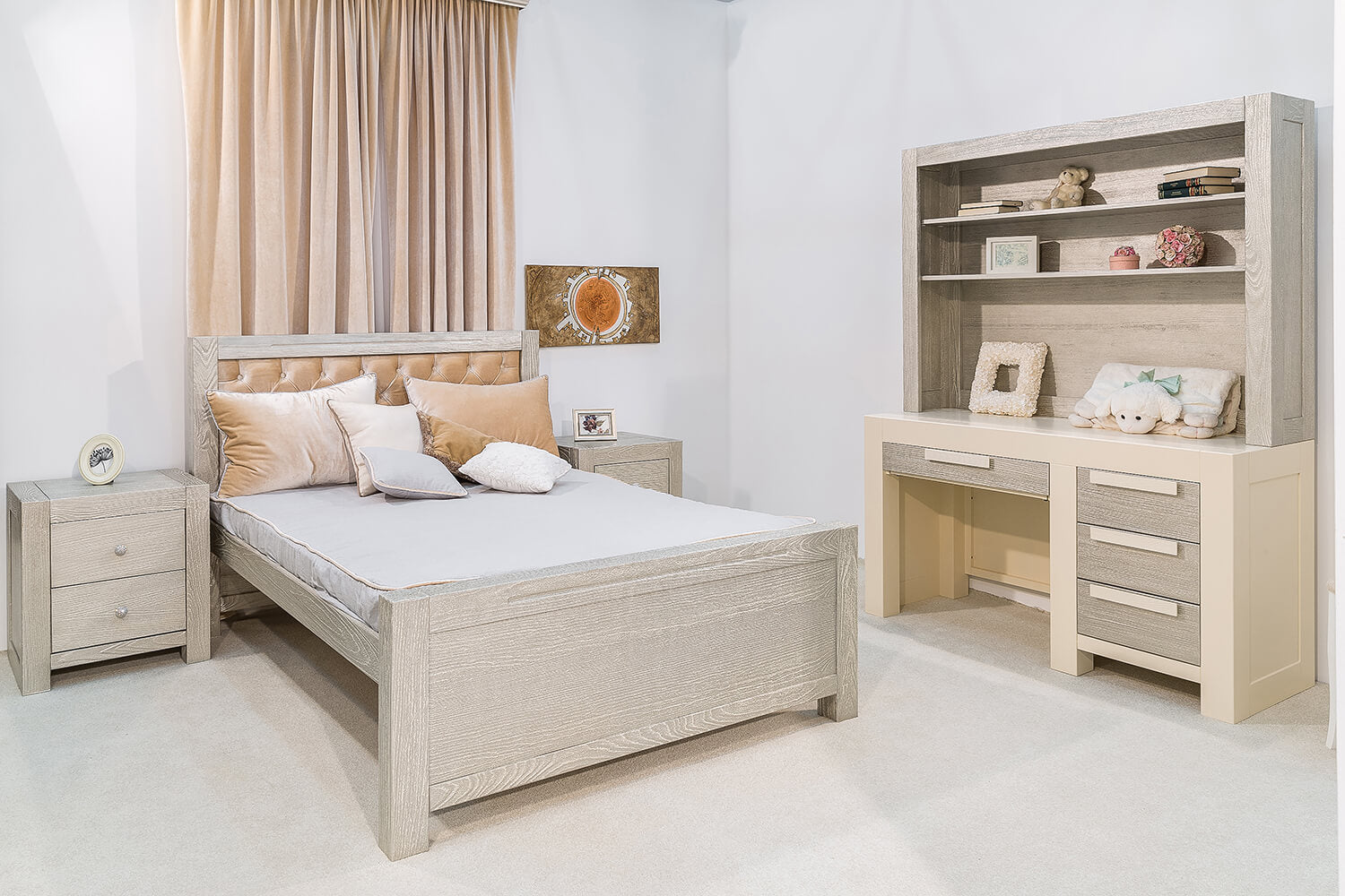 Pat Dormitor Ventianni din Lemn Masiv (160x200) cu Panou Tapițat