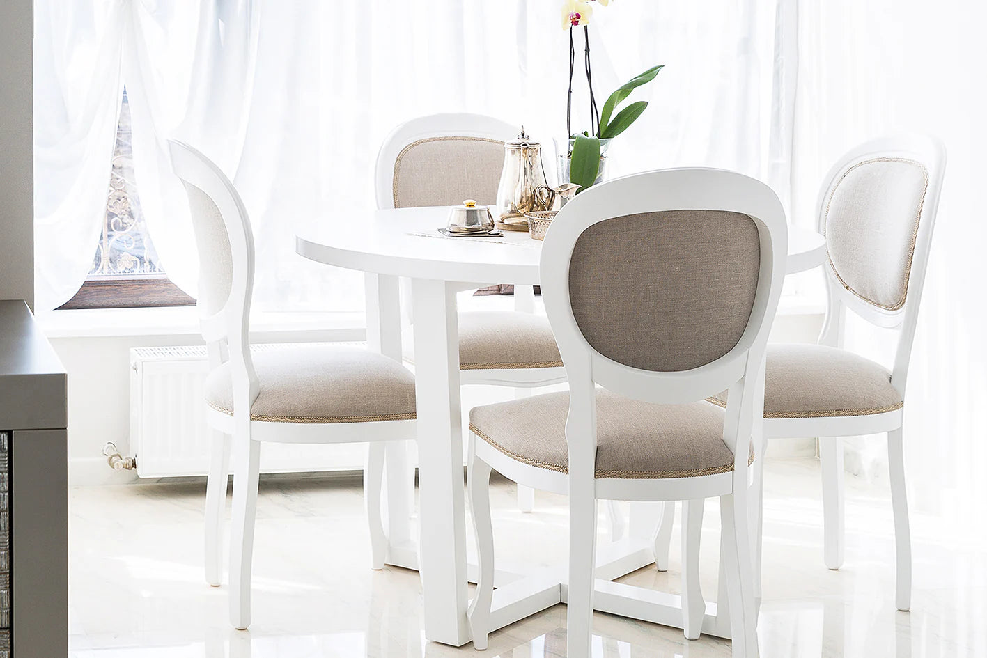 Mobilier dining din lemn masiv la comandă