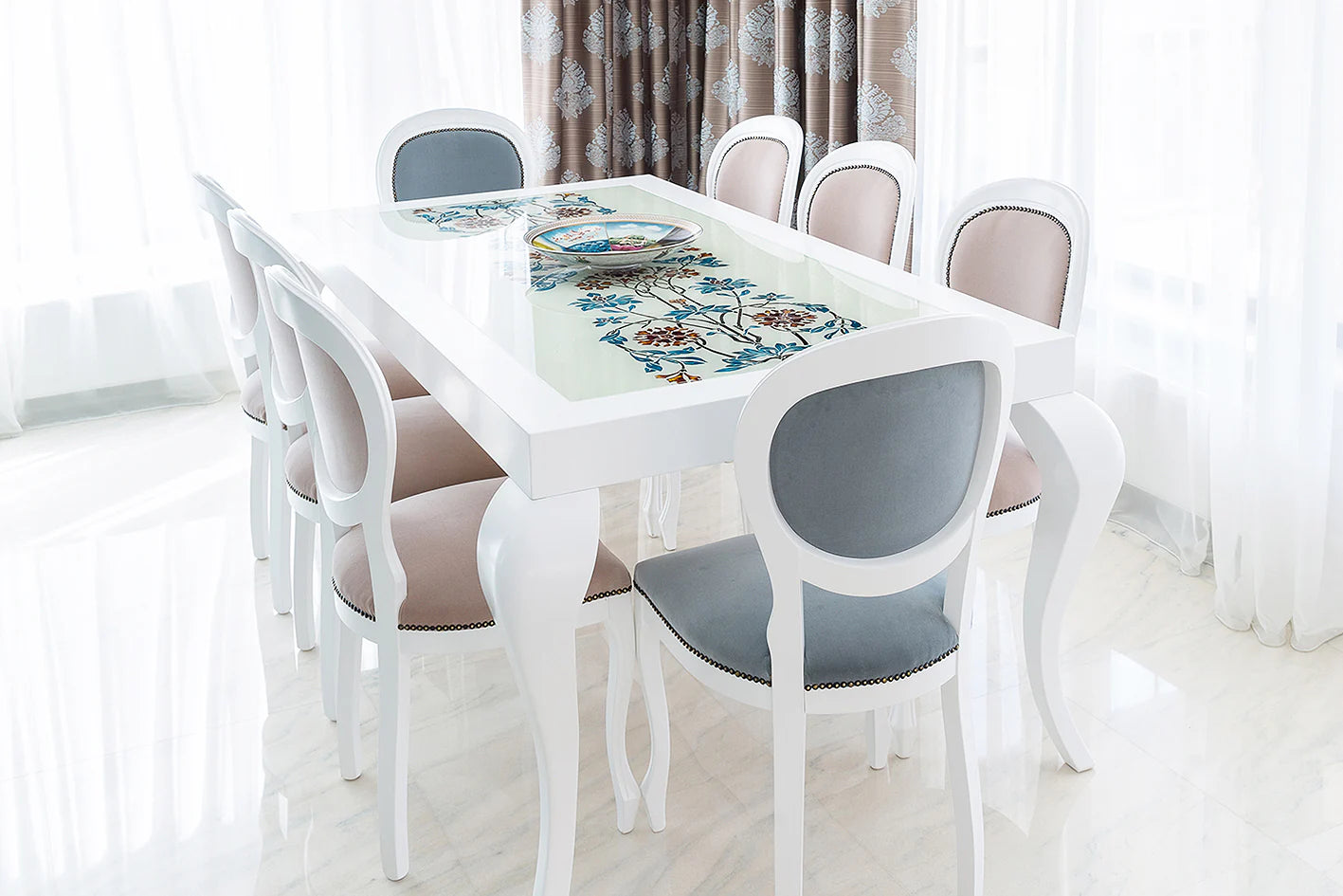 Mobilier dining din lemn masiv la comandă