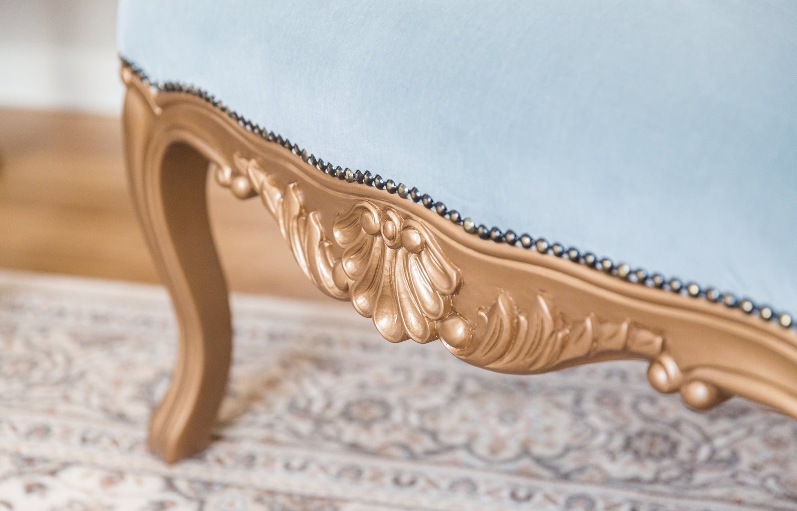 Canapele și fotolii la comandă