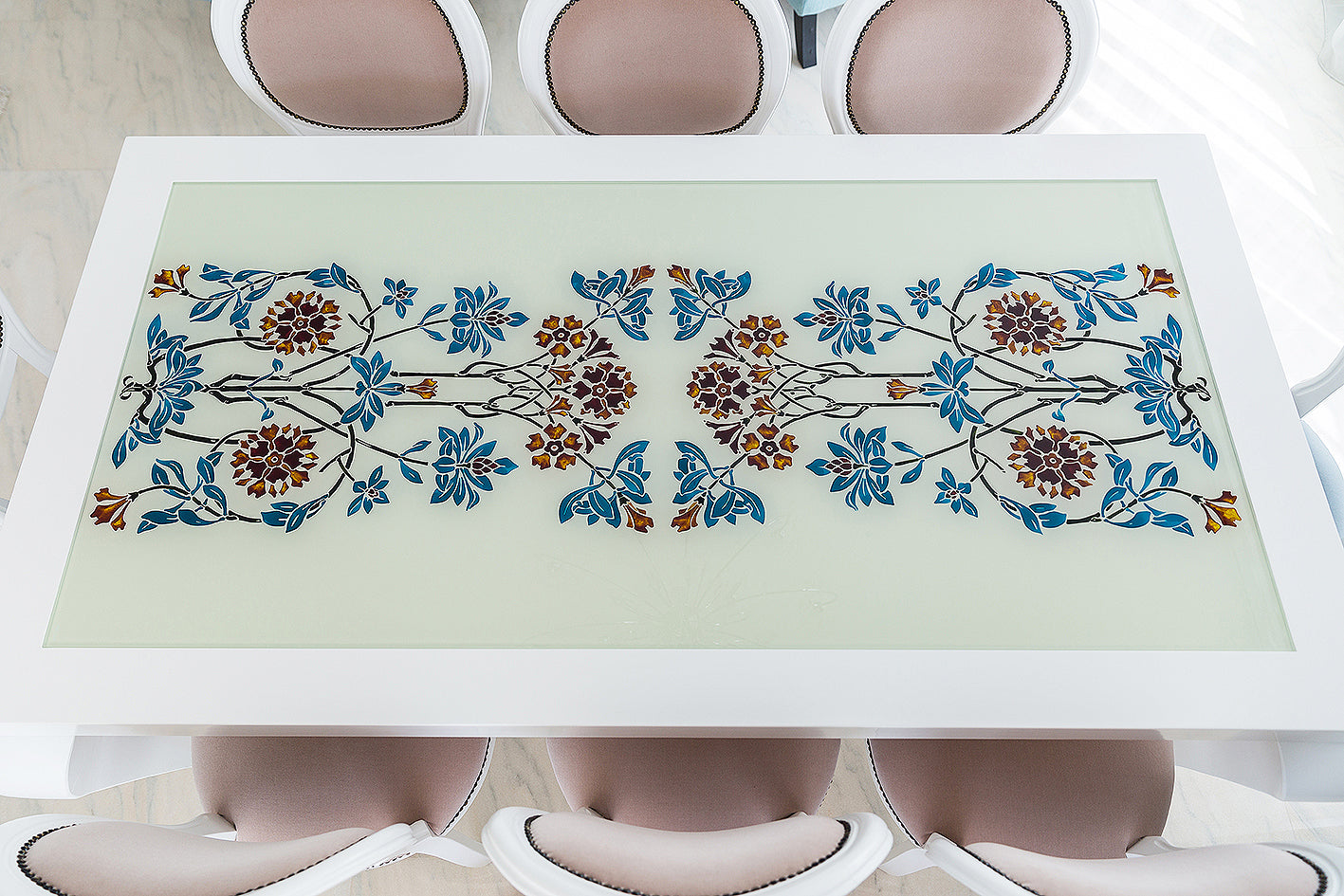 Masa din lemn masiv la comandă