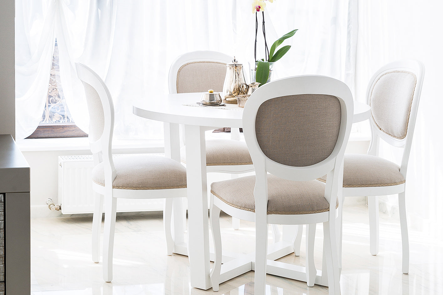 Mobilier dining din lemn masiv la comandă