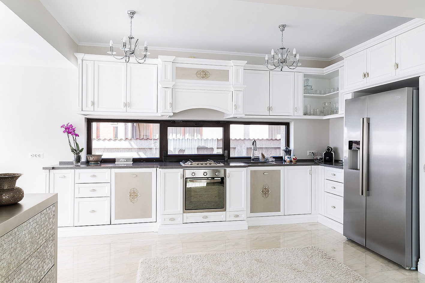 Mobilă de bucătărie din lemn masiv la comandă