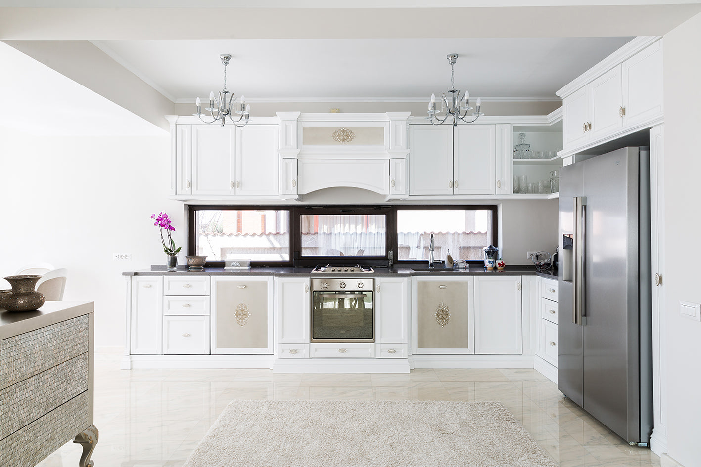 Mobilă de bucătărie din lemn masiv la comandă