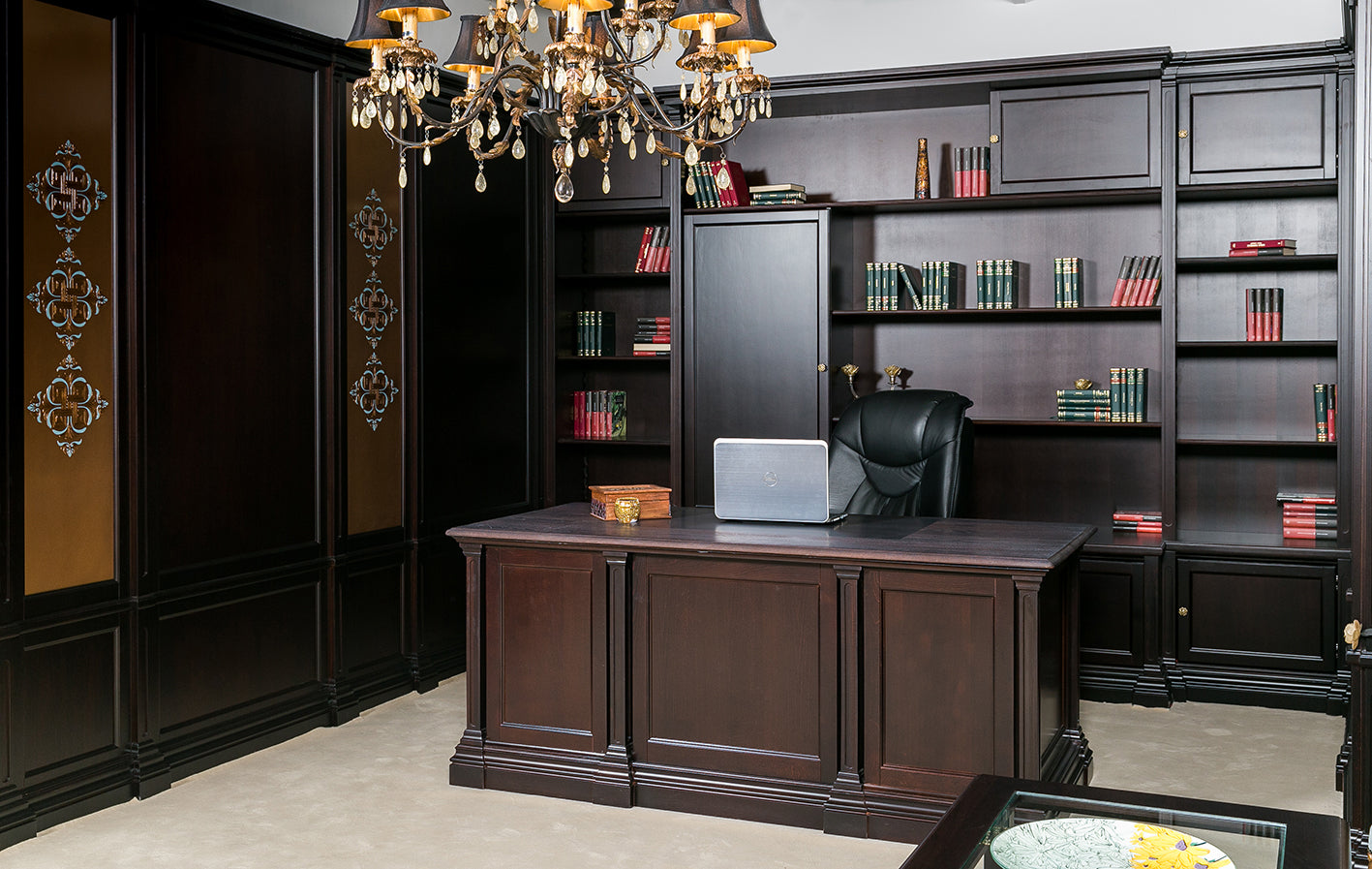 Mobilier de birou din lemn masiv la comandă