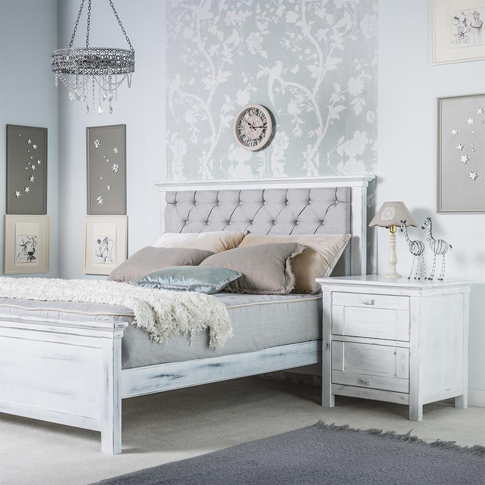 Pat Dormitor Karisma din Lemn Masiv cu Panou Tapițat