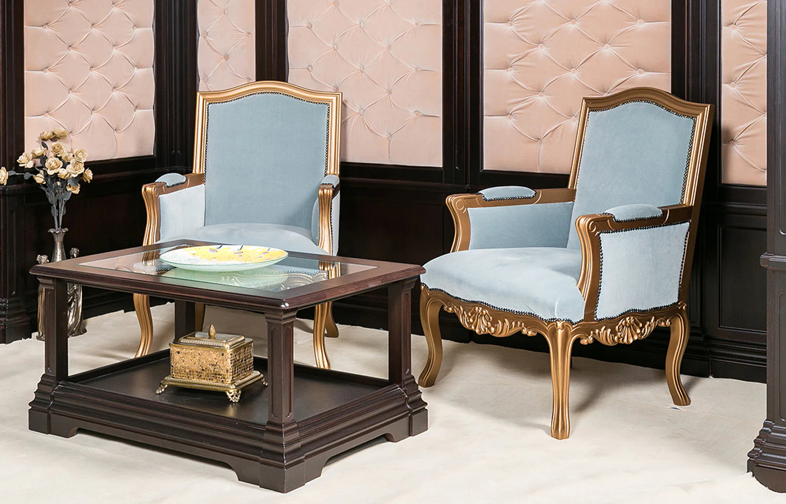 Canapele și fotolii la comandă