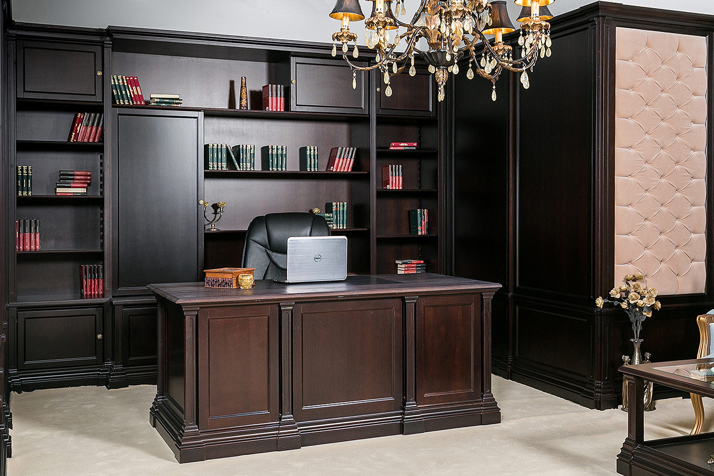 Mobilier de birou din lemn masiv la comandă