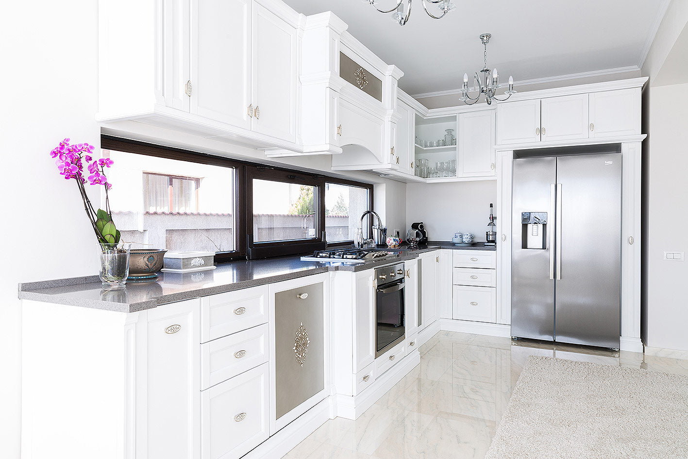 Mobilă de bucătărie din lemn masiv la comandă