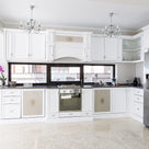 Mobila de bucatarie din lemn masiv la comanda